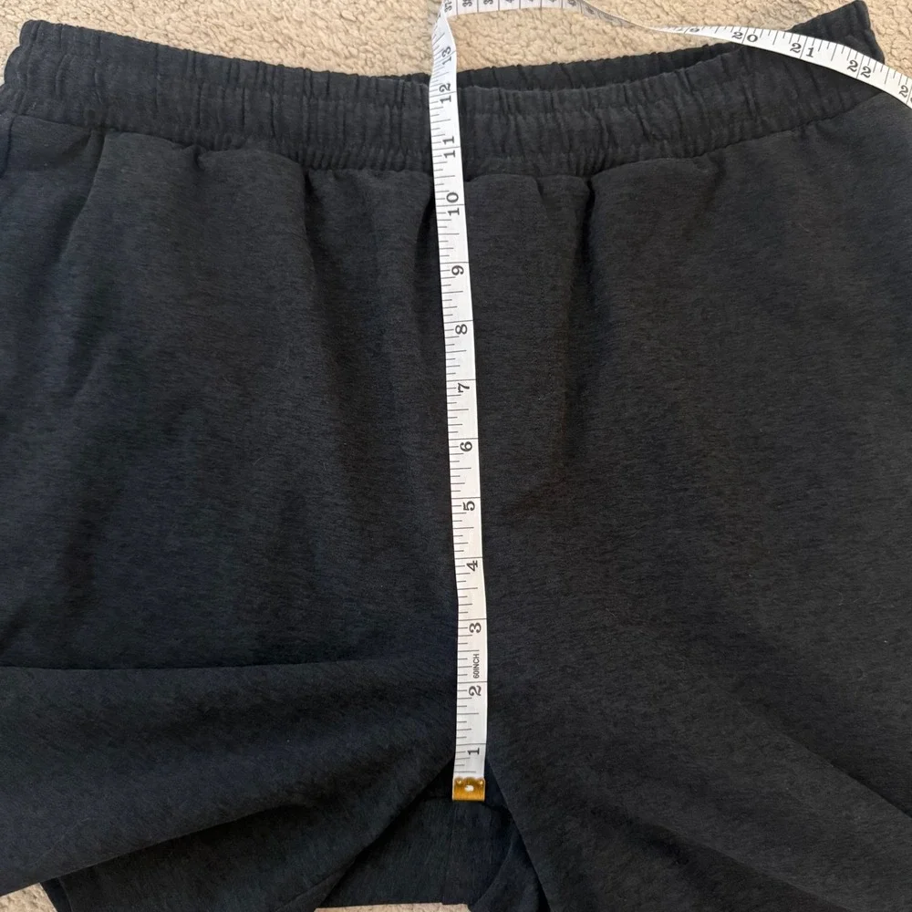 Beyond Yoga Take It Easy Sweat Shorts Mens Charcoal Heather Pockets Size‎ M